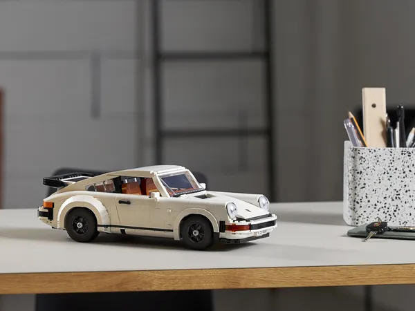 Porsche 911 Turbo & 911 Targa — 17