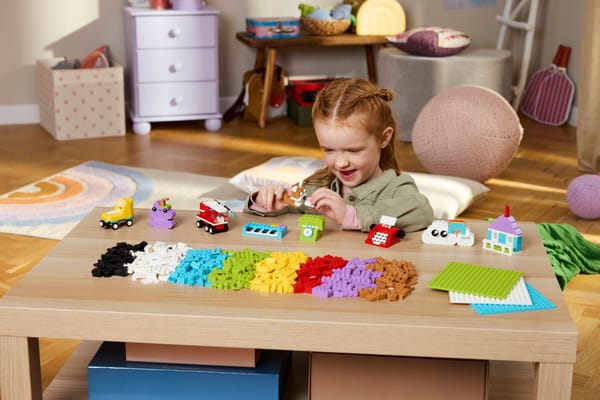 Creative Build-and-Play Box — 10