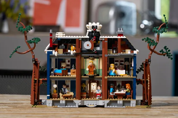 Stranger Things: The Creel House — 12