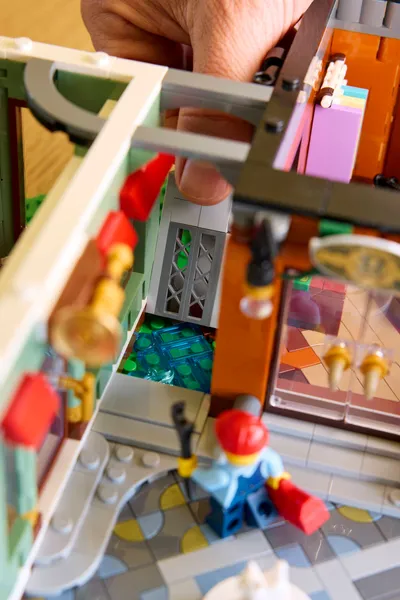 Shopping Street — 16