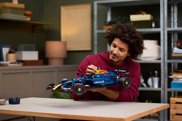 Oracle Red Bull Racing RB20 F1 Car — 9