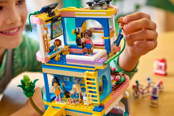 Heartlake City Friends Club House — 9