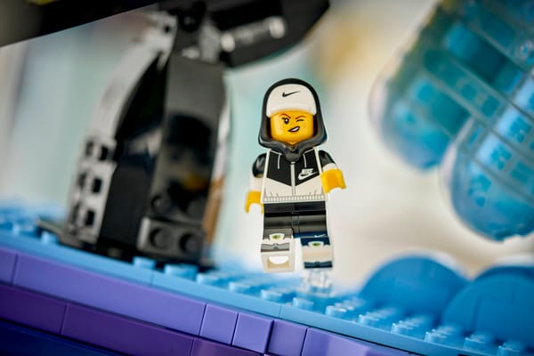 Nike Air Max 95 x LEGO Set — 11