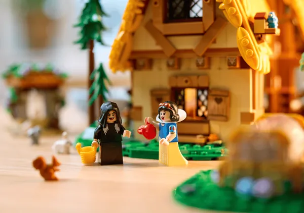 Snow White and the Seven Dwarfs' Cottage — 14