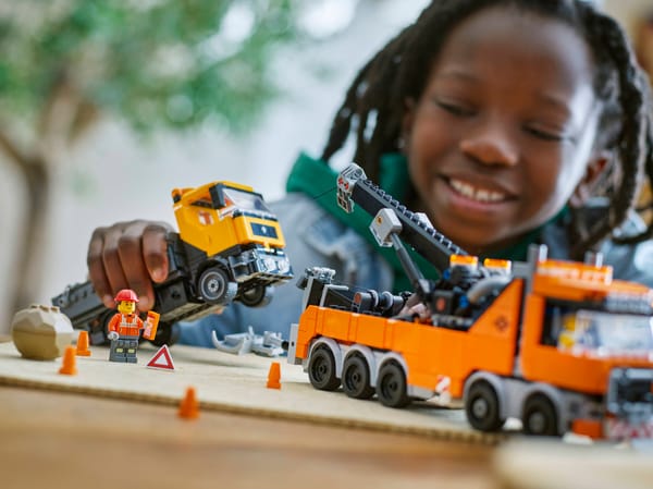 Heavy-Duty Recovery Tow Truck with Crane — 8