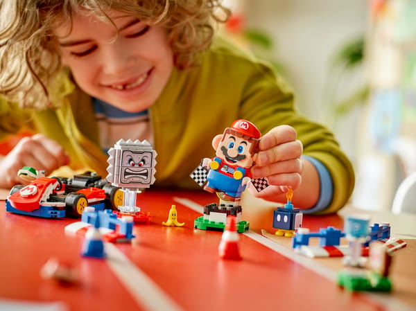 Mario Kart – Interactive LEGO Mario & Standard Kart — 10