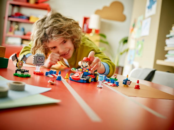 Mario Kart – Interactive LEGO Mario & Standard Kart — 8