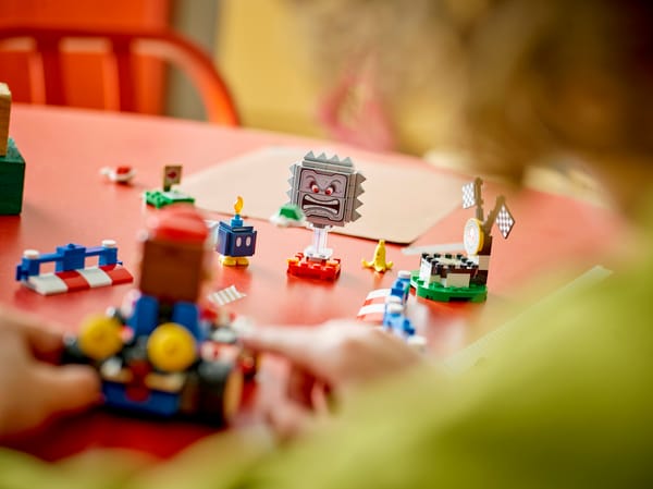 Mario Kart – Interactive LEGO Mario & Standard Kart — 9
