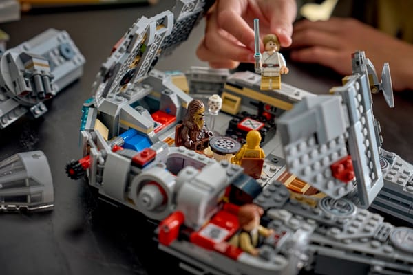 Millennium Falcon — 14