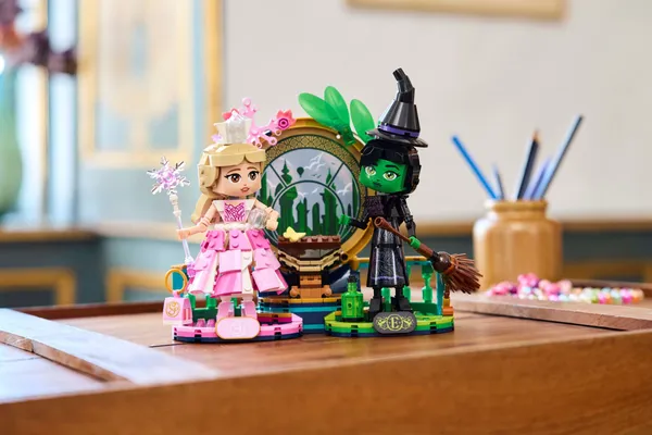 Elphaba & Glinda Figures — 9