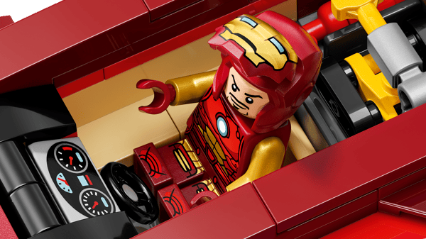 Iron Man Car & Black Panther vs. Red Hulk — 5