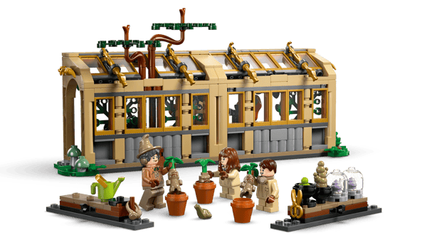 Hogwarts Castle: Herbology Class — 4