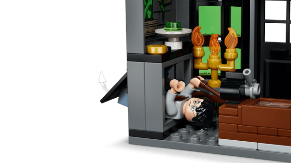 Knockturn Alley Wizarding Shops — 7